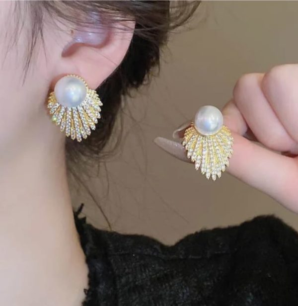 Premium Pearl Stud Earrings ER001