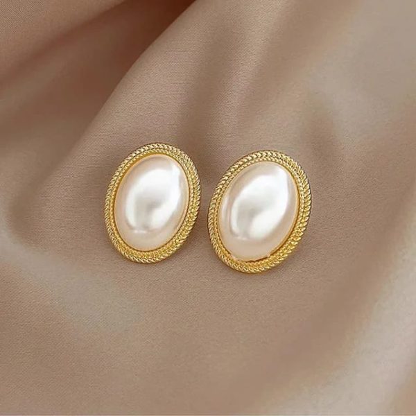Premium Oval Pearl Stud Earrings ER0024